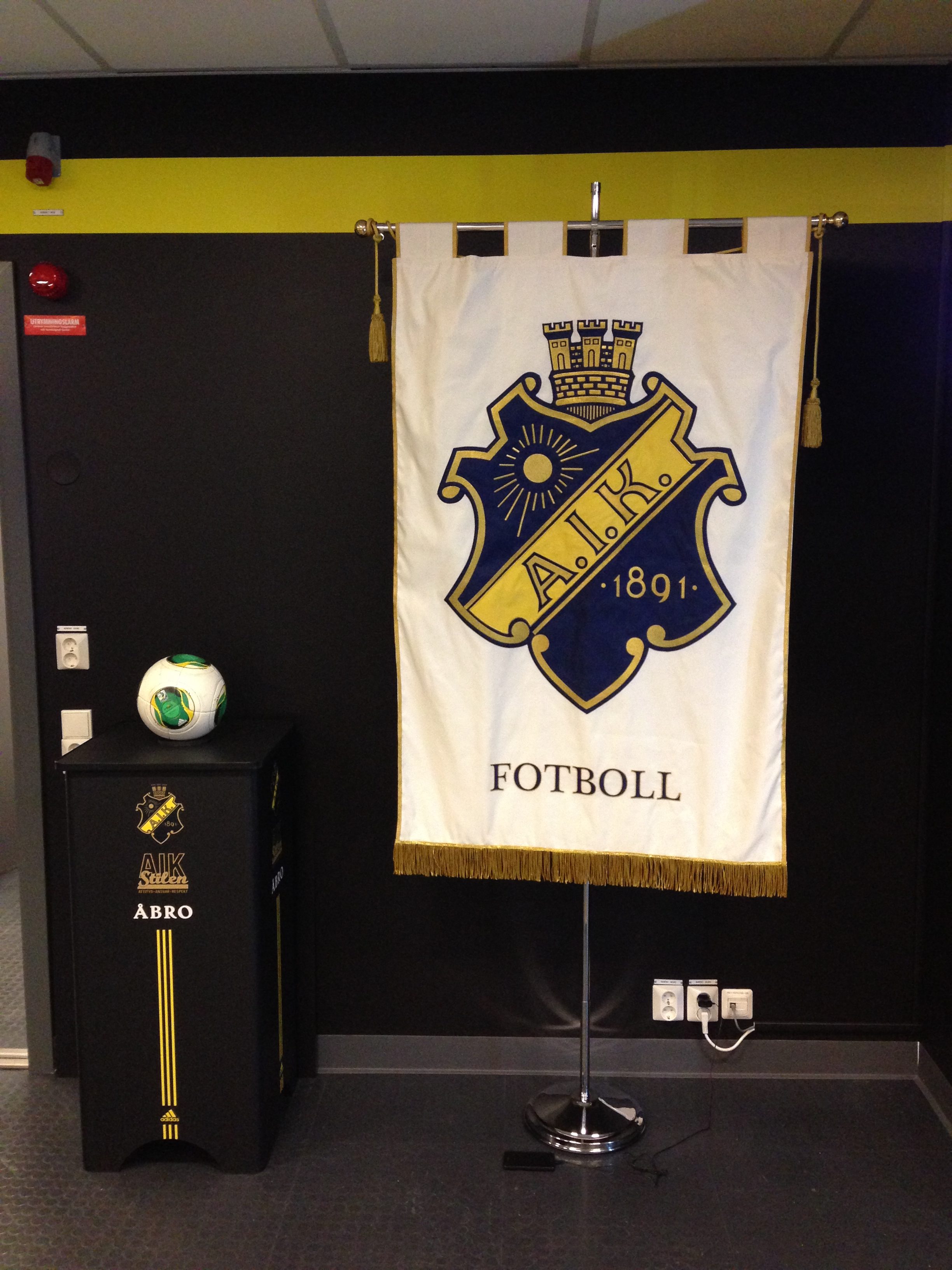 Målning omklädningsrum AIK Fotboll